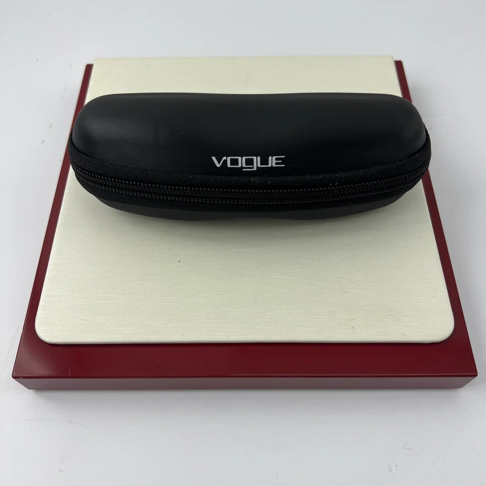Auténtico estuche para gafas/gafas de sol con cremallera semidura Vogue tamaño mediano-grande NEGRO Foto 1 de 4
