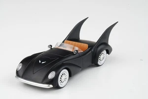 BM0022 Eaglemoss 1/43 Model Batmobile w/Magazine - Picture 1 of 2