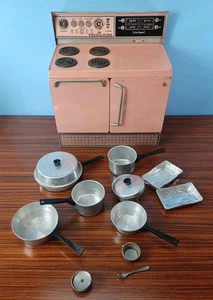 Estufa Frigidaire rosa vintage años 60 para niños con accesorios ollas ambiente retro para niñas - Imagen 1 de 21