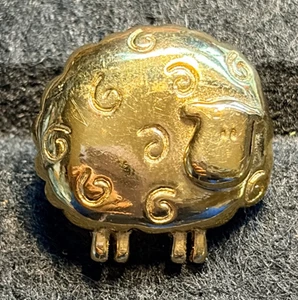 VINTAGE AVON "SALLY DAS SCHAF" GOLDFARBENE/VERGOLDET BROSCHE ANSTECKNADEL OHNE MARKIERUNG - Bild 1 von 3