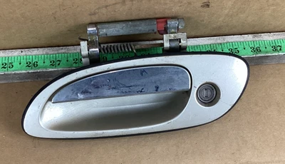 Manija de puerta exterior delantera izquierda lado conductor Nissan Máxima 2000-2003 Foto 1 de 4