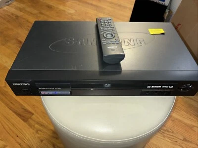 Samsung DVD/Video CD/CD-M102DVD Player With Remote - Image 1 of 4