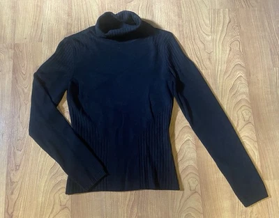 Suéter Yuka Negro Cuello Alto Pequeño Grande Pullover Elástico Acanalado Foto 1 de 4