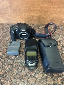Canon EOS 30D 8MP Digital SLR Camera Body w/Charger + Flash L61 - Picture 1 of 12