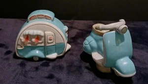 Salero y pimentero retro vintage azul cámper y scooter - Imagen 1 de 6