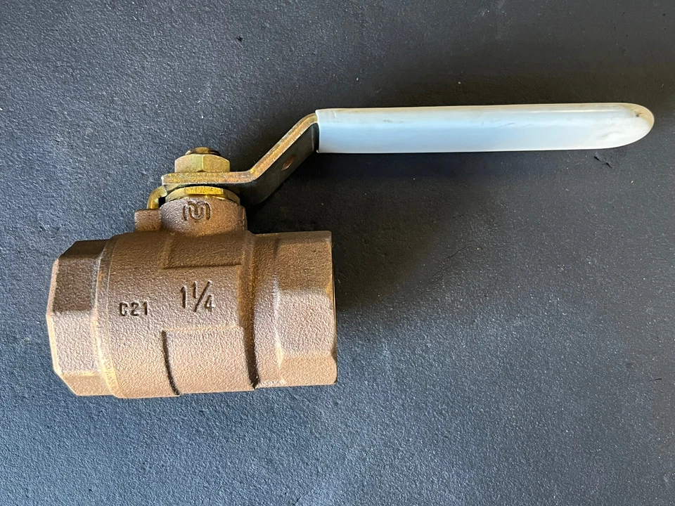 1-1/4" FNPT Lead-Free Bronze Std. Port Ball Valve, 150 WSP 600 WOG, MADE IN USA - Image 1 of 4