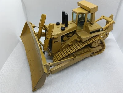 Bulldozer - Caterpillar CAT D11N Conrad 1:50 No. 285 - Immagine 1 di 4