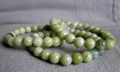 Armband aus Nephrit-Jade - Kugeln Ø  ~8.4mm / ~14.5-19.5 cm Armweite - elastisch - Bild 1 von 3