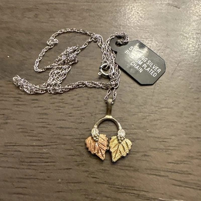 DISEÑADOR PLATA ESTERLINA 10K BLACK HILLS HOJA DE ORO MUJER COLGANTE PATRIMONIO 7/8" Foto 1 de 4