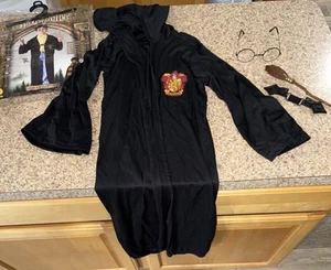 Rubie's Harry Potter Niño Gryffindor Bata Disfraz Halloween Gafas y Varita M - Imagen 1 de 7