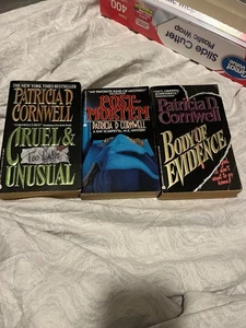 Lot of 3 Patricia Cornwell PAPERBACK Mystery Books - Foto 1 di 6