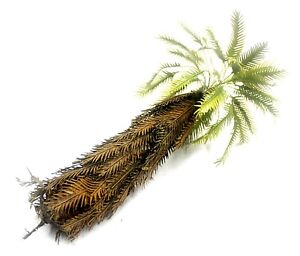 New 1/35 scale jungle palm tree model approx 30 cm. height.  TPV-081