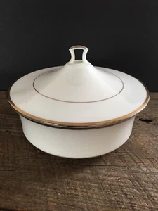 NORITAKE CIOTOLA PER VERDURE ROTONDA COPERTA ORO E PLATINO 7713 PIATTO DA PORTATA - Foto 1 di 7