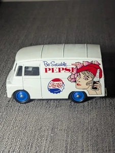 Pepsi Lledo Days Gone 1959 Morris LD 150 Van Vintage Die-cast Cola 🚐 - Bild 1 von 5