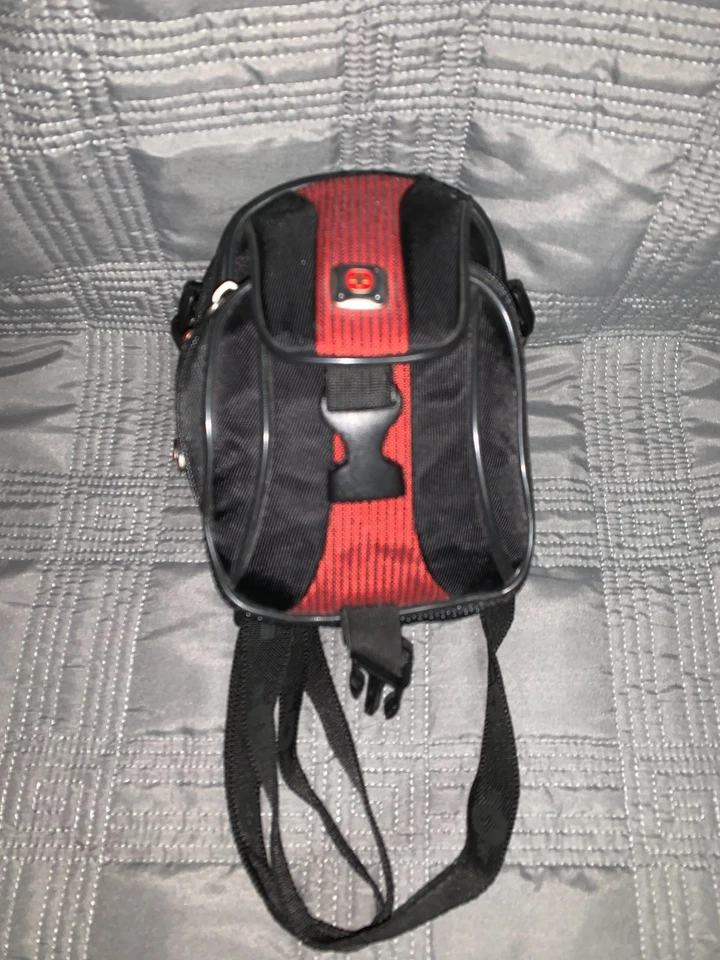 Estuche para cámara SLR Swiss Gear by Wenger The Scope de nailon con correa GA-7812-13 Foto 1 de 4