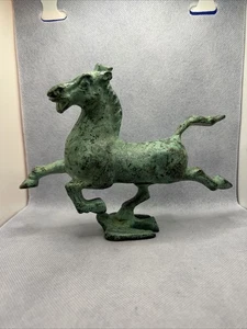 Statua vintage in bronzo della dinastia Han orientale "Cavallo volante del Gansu" - Foto 1 di 8
