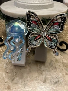 BATH & BODY WORKS EMBROIDERED BUTTERFLY AND JELLYFISH Wallflower Plug In - Bild 1 von 5