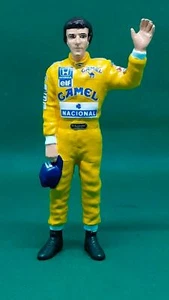 AYRTON SENNA DA SILVA Lotus 99TCAMEL pilot Mini DRIVER FIGURE 1:18 RESINA - Foto 1 di 4