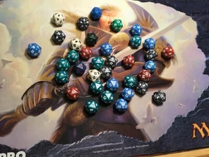 MTG Random x 1 Spindown Dice Life Counter Dice WOTC MAGIC THE GATHERING - Picture 1 of 2