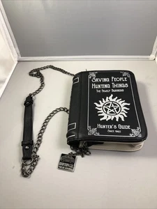 Bolso Bandolera Supernatural Hunter's Guide Negro Cartera con Correa de Cadena Char Raro - Imagen 1 de 10