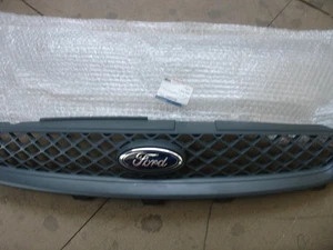 1373755 Front Radiator Main Center Grille Black For Ford Fiesta MK5 2005-2008 - Picture 1 of 2