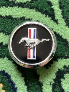 2003-09 FORD Mustang Chrome Red Blue Wheel Center Hub Cover Cap 5W1J 1A096 BA - Picture 1 of 2