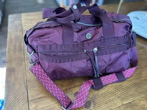 Lululemon Gym To Win Duffel Bag Wine Berry / Bordeaux Drama - Picture 1 of 14