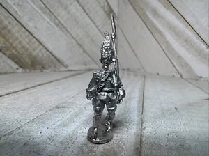 Sash and Saber Miniatures FWB8 British Grenadier Marching 28mm single soldier - Picture 1 of 4
