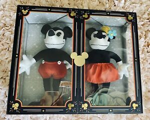 Peluche style Mickey Mouse et Minnie Mouse Charlotte Clark 90e anniversaire Disney