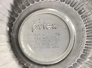 Pyrex Clear Ribbed Sculptured 3 Cup Bowl 7401-S - Picture 1 of 6