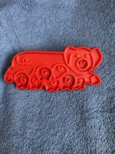 CHILTON ~ Old MacDonald's Farm Pig Cookie Cutter (Vintage) 1978 Red Plastic - Picture 1 of 1