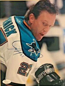 Jeremy Roenick signed 8x10 Photo - SJ Sharks, Blackhawks, HOF - JSA Auth - Picture 1 of 3
