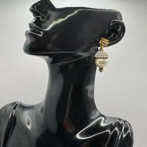 Gucci Pre-Owned Feline Tiger Head Embellished Big Faux Pearl Clip On Earrings - Picture 1 of 5