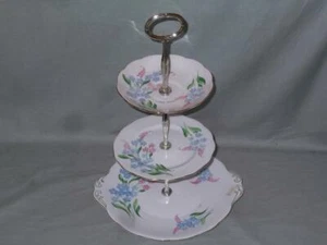 Royal Albert 3 niveles China Hostess Pastel Soporte Plato Azul y Rosa Flores Patt.2852 - Imagen 1 de 4