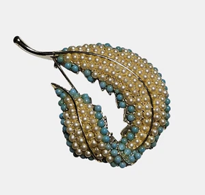 BSK Pearl and Turquoise Swirl Leaf Pin Brooch Faux Beads Signed Vintage 60s - Picture 1 of 8