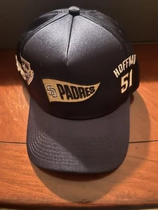 Topps Player Chase Series 2 - Trevor Hoffman Hat - San Diego Padres - Picture 1 of 3