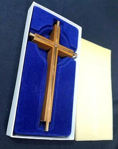 Cruz vintage de latón incrustada interior madera maciza Drácula vampiro - Imagen 1 de 9