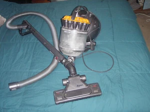 Dyson cylinder Bagless Cylinder Vacuum Cleaner Corded CY27 - spares / repairs - Picture 1 of 3