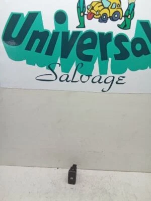 2002 Land Rover Freelander Front Window Switch - Image 1 of 4