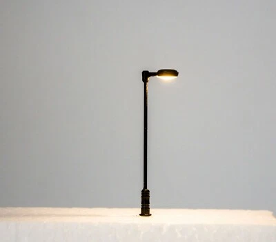 5 LED Lampen Laternen Metall H0 für Modellbau mit Widerständen für 12 Volt - Bild 1 von 3