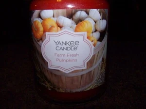 22-ounce Yankee Candle, Farm Fresh Pumpkins scented - Picture 1 of 3