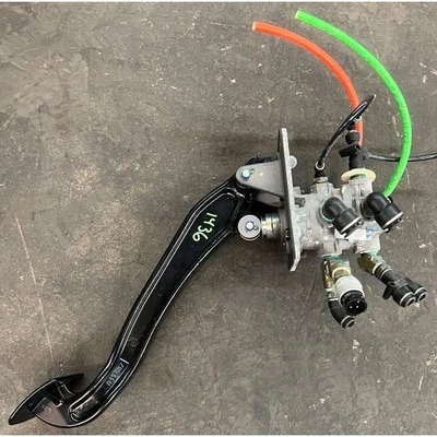 Conjunto de pedal y válvula de freno de pie KENWORTH N.º de parte: G90-1174-101110 (etiqueta # 5972) Foto 1 de 3