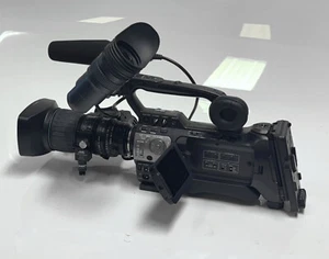 JVC GY-HM700 FullHD ENG camera with Canon 14x lens, focus handle and charger - Imagen 1 de 5