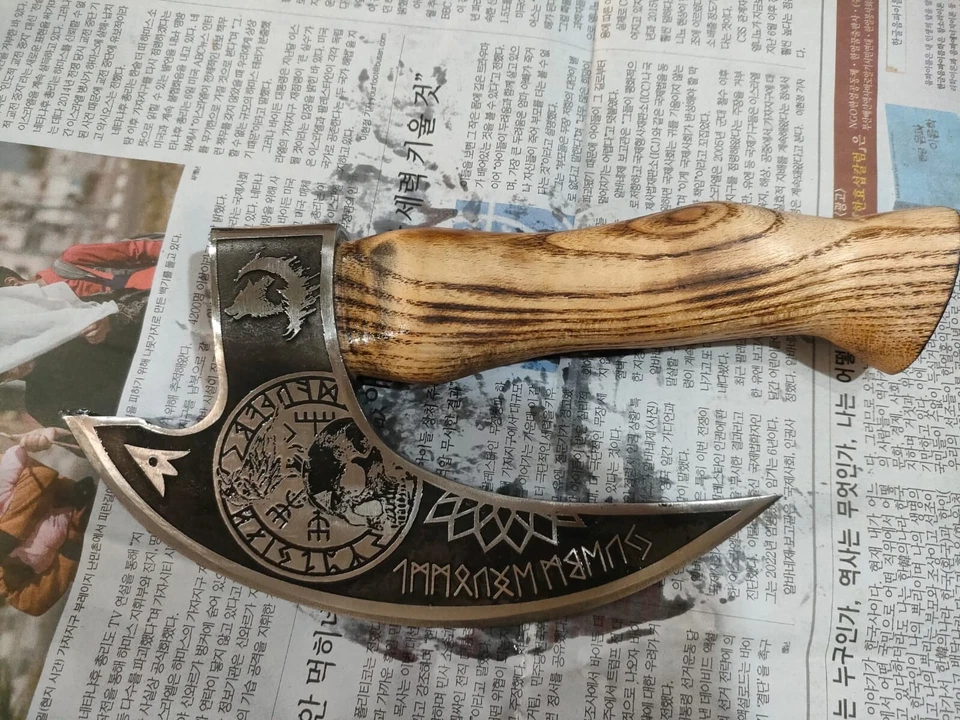 Hacha de pizza vikinga hecha a mano de acero inoxidable cortadora de pizza medieval, doble mano Foto 1 de 1