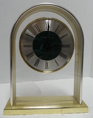 Howard Miller 645-146 Mesa Acabada Aspecto Mármol Verde, Estante, Reloj de Escritorio Foto 1 de 4