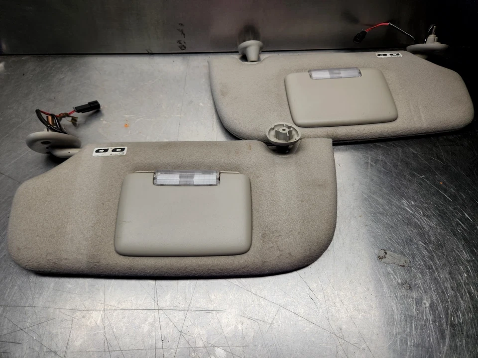 05-07 Chevy Trailblazer GM Parasol Iluminado Delantero Izquierdo LH y Derecho Beige Foto 1 de 4