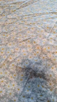 Tela Tradiciones Daisy Delight IV Violeta, Acolchado por yarda Foto 1 de 2