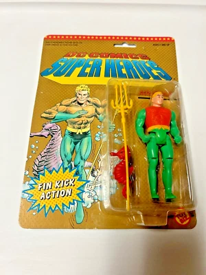 DC Comics SuperHeroes Toy Biz Aquaman Sellado en Tarjeta Variante Brazos Verdes Foto 1 de 4