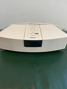 RADIO BOSE WAVE Blanco AWR1-1W AM/FM Para Piezas Reparación Solo Sin Control Remoto - Imagen 1 de 10
