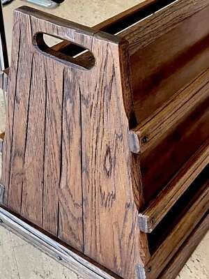 ¡Hermoso soporte para libros de revistas Brandt Ranch Oak de mediados de siglo! Foto 1 de 4